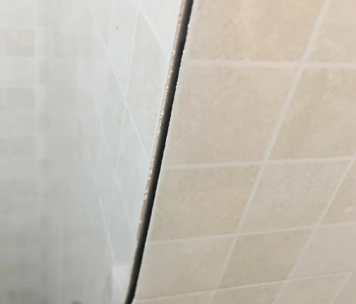 柳城瓷砖空鼓维修公司分享阳台瓷砖脱落的修复过程可以分为以下几个步骤